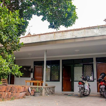 Apartamento Srikaloka 12 Kostel - For Female And Couple Yogyakarta Exterior foto