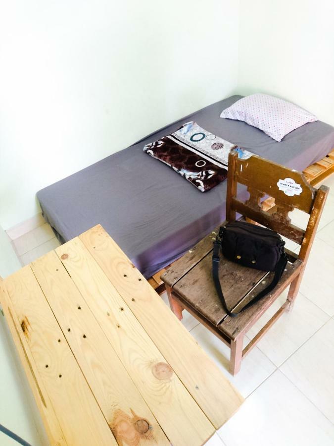 Apartamento Srikaloka 12 Kostel - For Female And Couple Yogyakarta Exterior foto